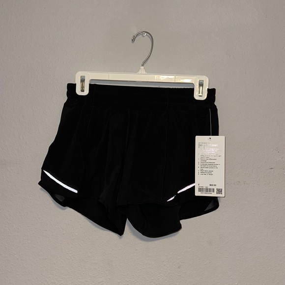 Lululemon Hotty Hot LR Short 4” lined - Picture 8 of 9